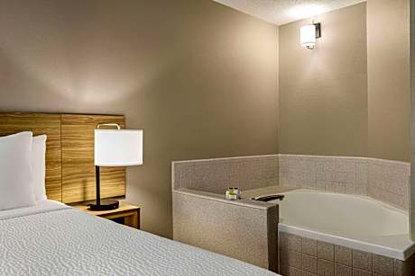 King Room with Jetted Tub - Non-Smoking