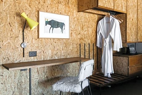 CREATIVE SUN KING BED