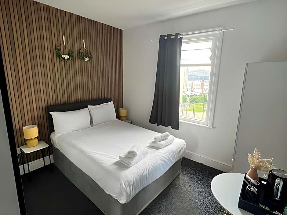 OYO Marine Parade Hotel, Eastbourne Pier