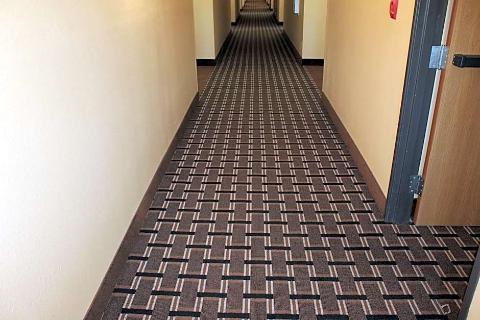 Super 8 by Wyndham Warrenton