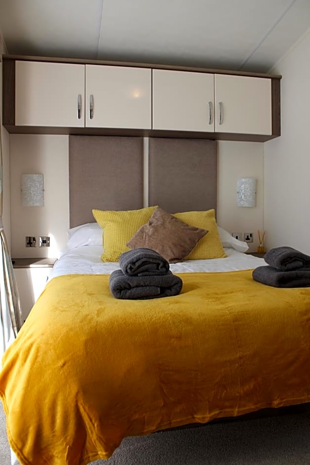 Moonlight Ridge -2 bedroom lodge with hot tub