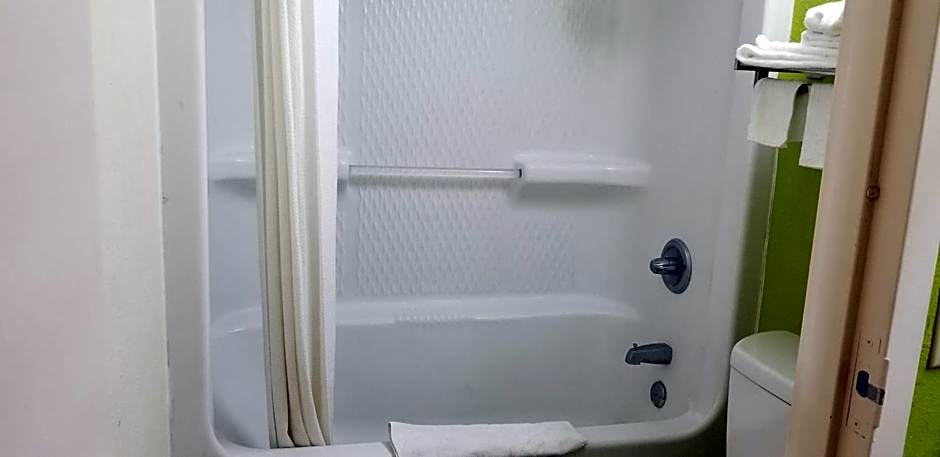 Super 8 by Wyndham Ruther Glen Kings Dominion Area