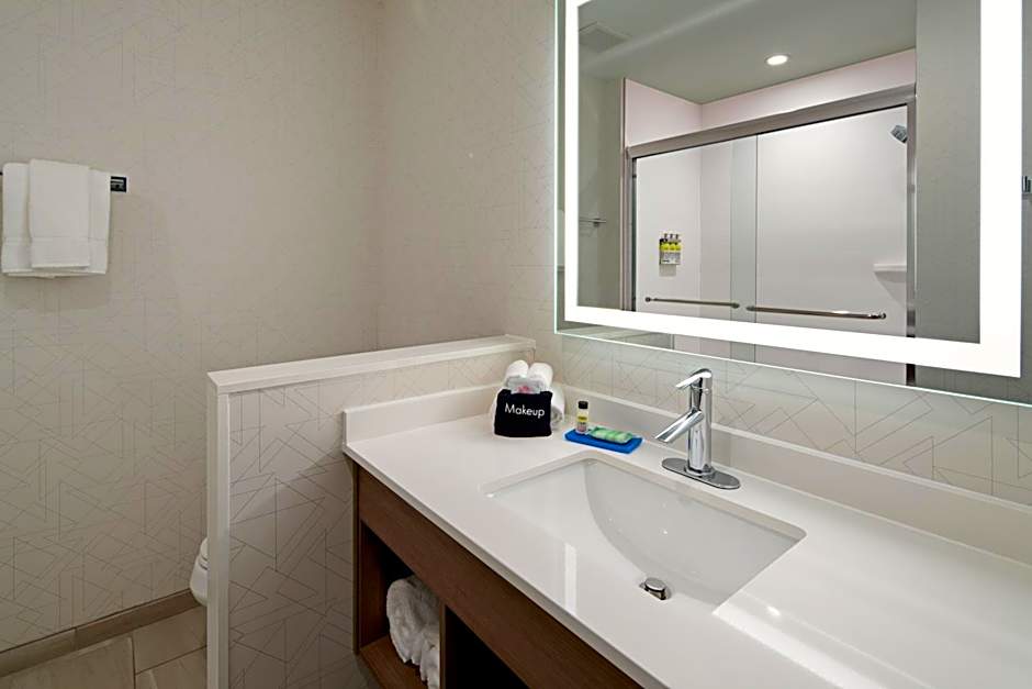 Holiday Inn Express & Suites - Palm Desert - Millennium By IHG