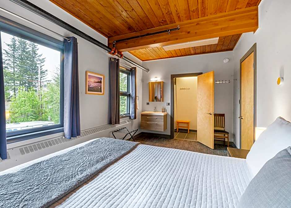 Seward Adventure Lodge