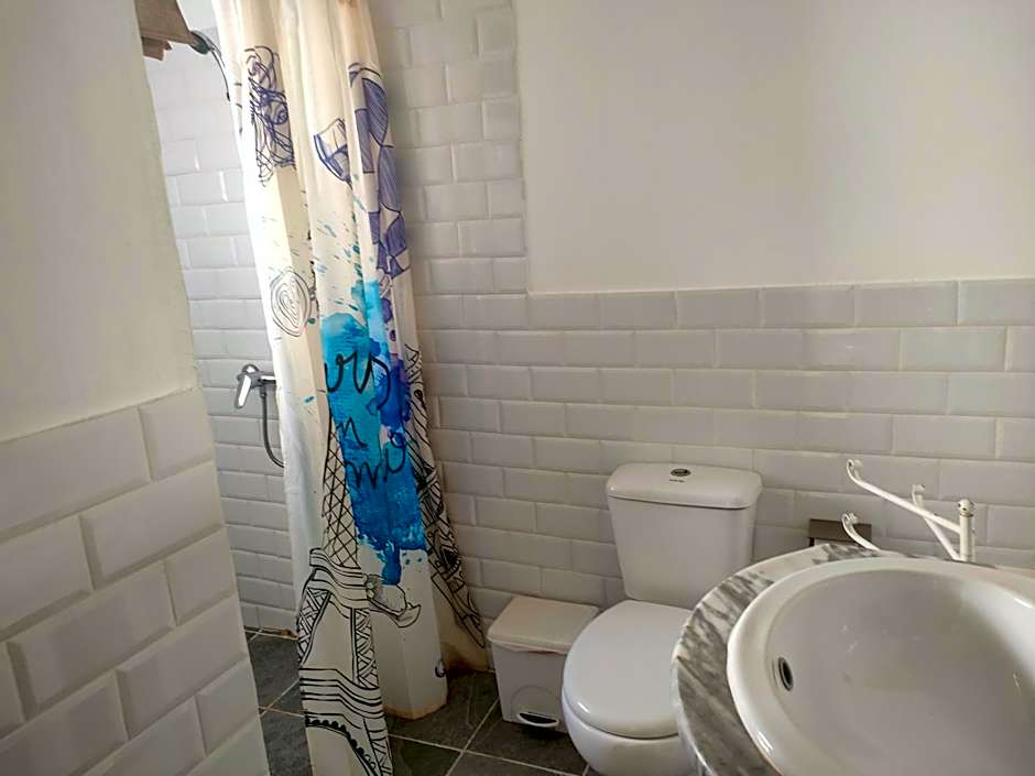 Alba 2 apartamento y Alba 3 habitación con baño