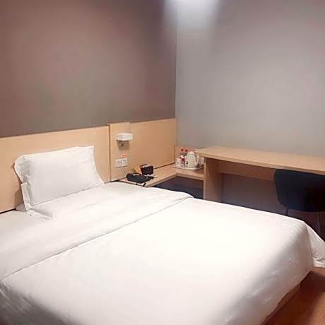 WH - Traditional Bed Room