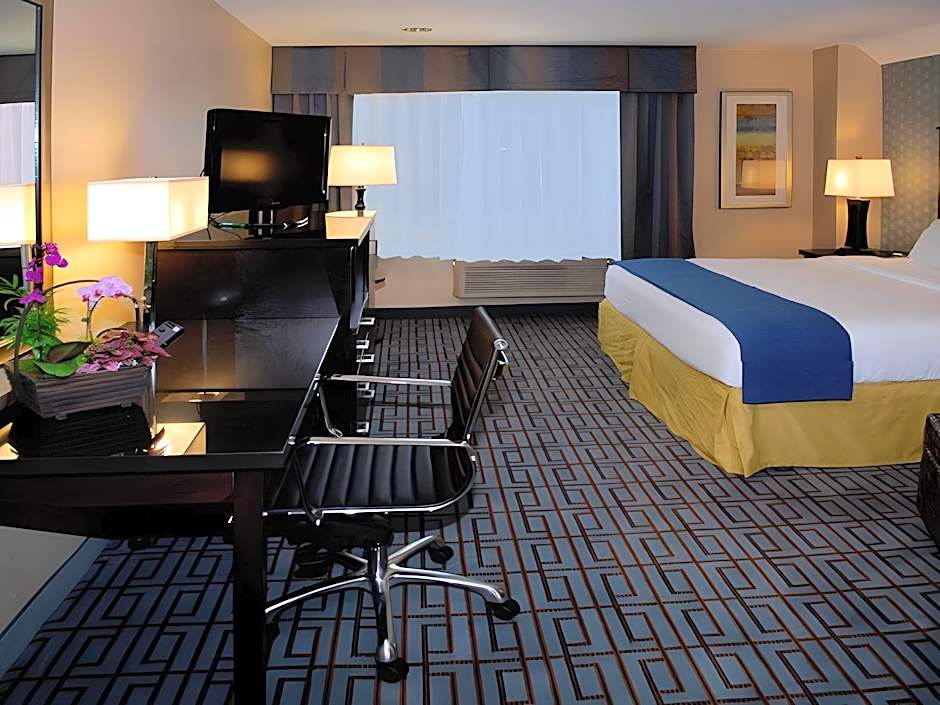 Holiday Inn Express & Suites Los Angeles Downtown West By IHG