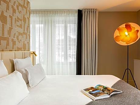 Suite with One Double and Two Twin Beds