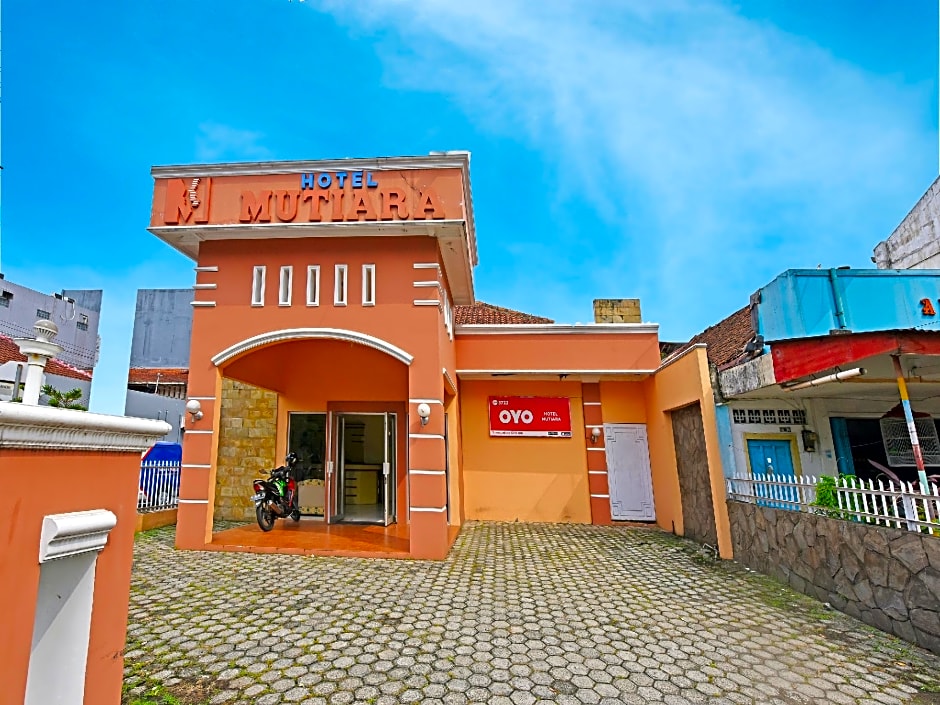 OYO 3722 Hotel Mutiara