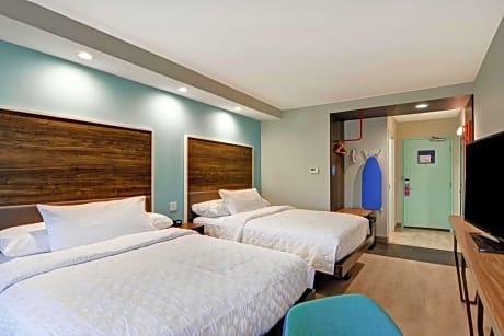 2 Queen Hearing Accessible Room