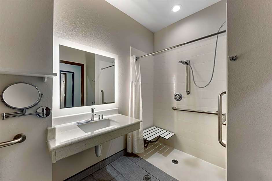 Best Western Green Oaks Inn & Suites