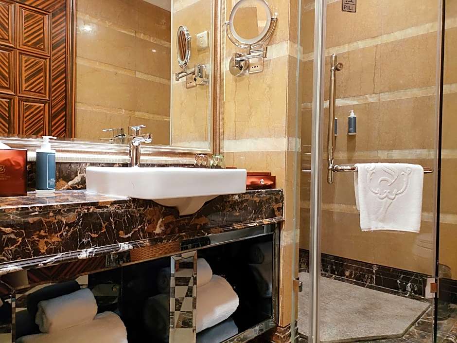 Suqian Shangyang Lake New Century Hotel