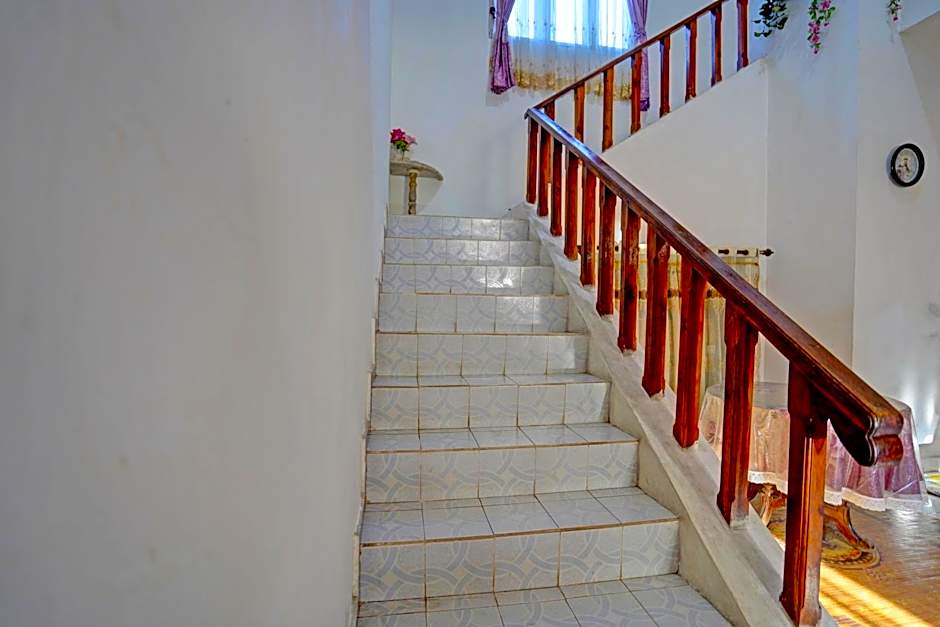 Collection O 92897 Hotel Intan Near Kantor Syahbandar Bawean