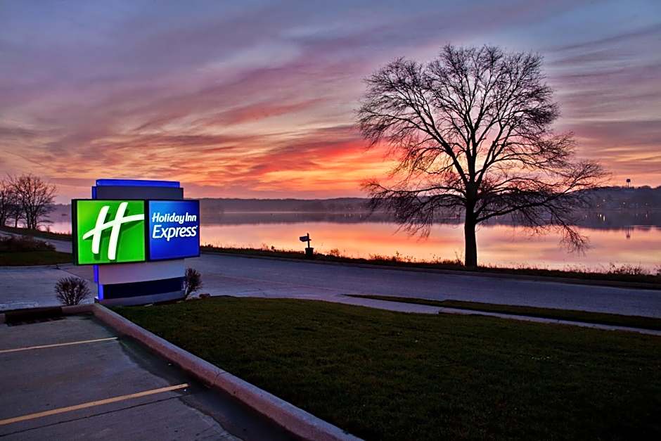 Holiday Inn Express Le Claire Riverfront-Davenport By IHG