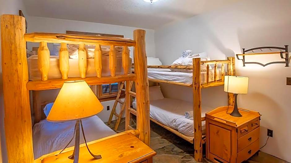 Snow Creek Cabins by Fernie Lodging Co