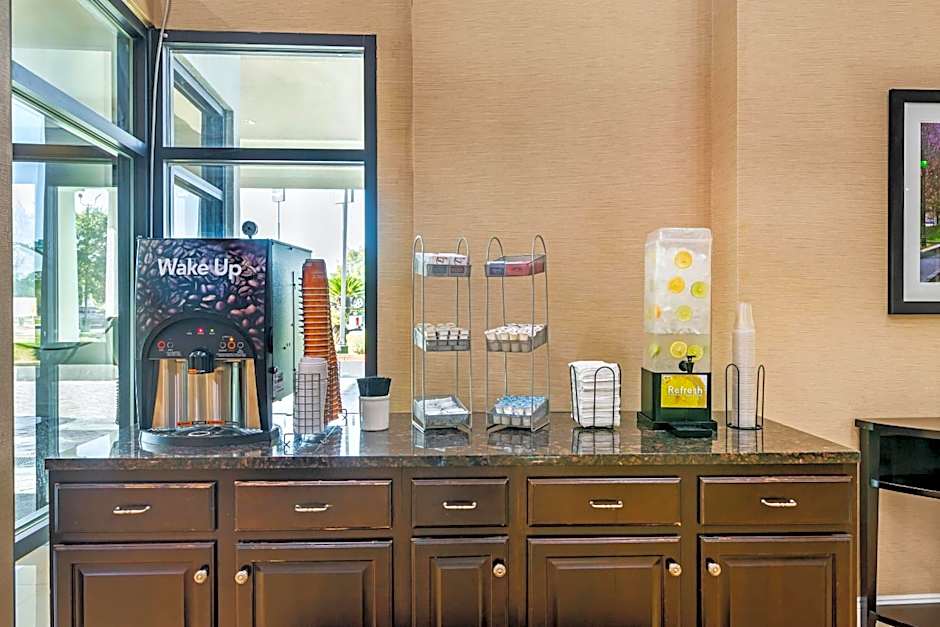 Comfort Suites Savannah Gateway I-95