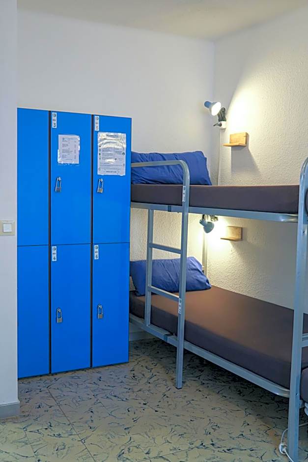 Mana Mana Youth Hostel