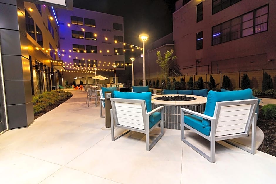Aloft St. Louis Cortex, a Marriott Hotel