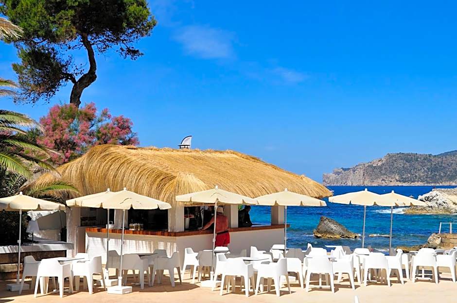 Fergus Style Cala Blanca Suites