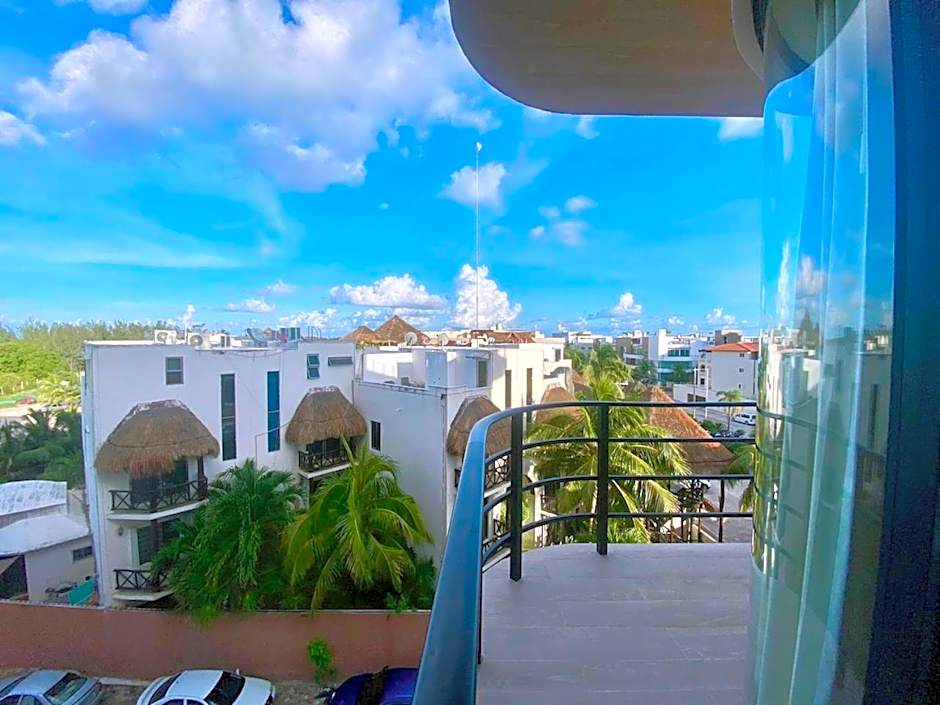 The Boat Condo by Andiani Travel