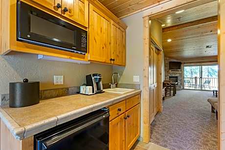 King Suite with Spa Bath - Non-Pet Friendly