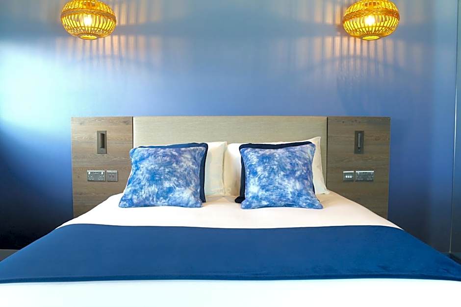 Hex Wildlife Hotel at Yorkshire Wildlife Park