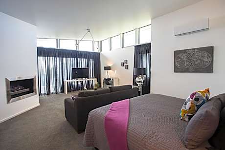 One-Bedroom Suite with Spa Bath