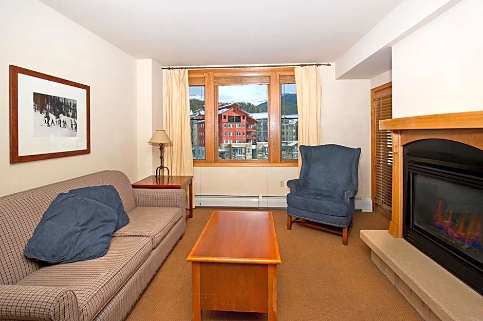 Zephyr Mountain Lodge