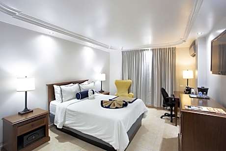 1 King Bed, Standard Room, Non-Smoking, Air-Conditioned, Wi-Fi, Coffee And Tea Maker, Safe, Full Bre