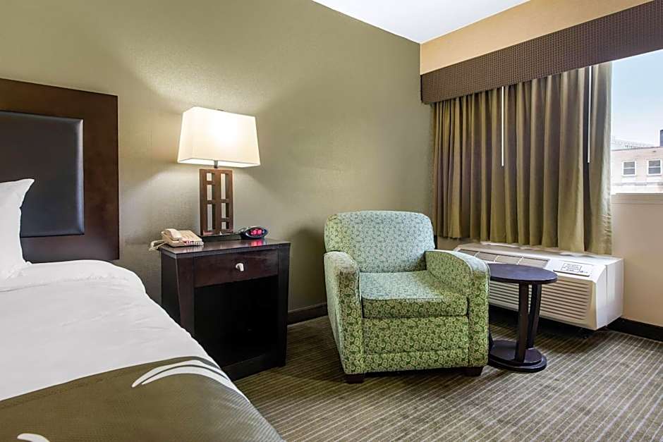 Quality Inn & Suites Charleston - Civic Center