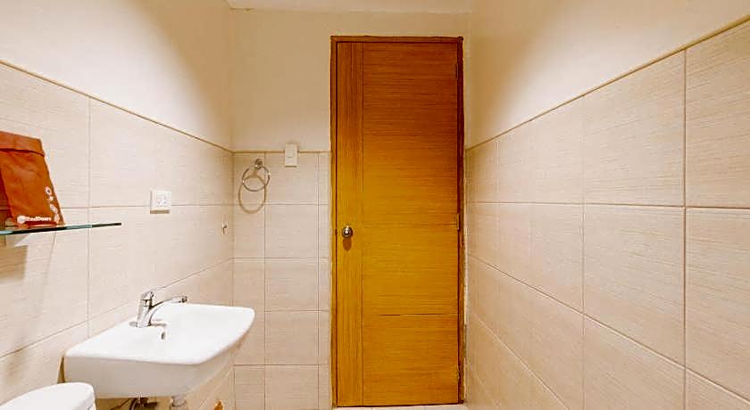 RedDoorz Plus @ Alpina Heights Paranaque