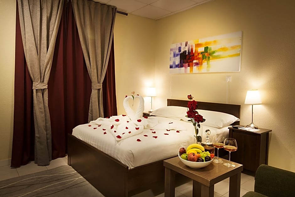 Palms Lily Hotel Suites