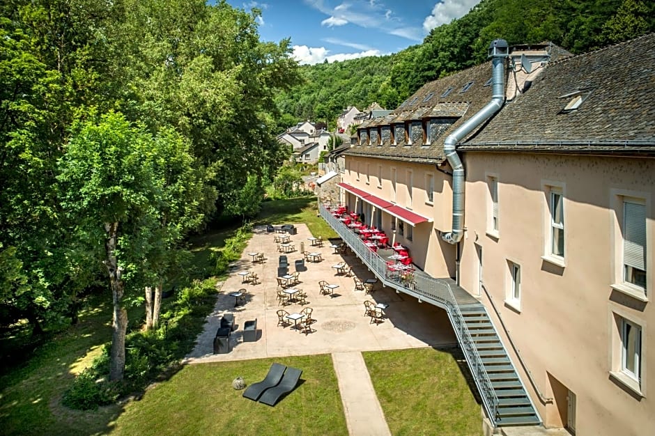 Logis Hôtel Restaurant Les 2 Rives - A75, en bordure de rivière