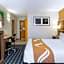Quality Inn Lee - Lenox South