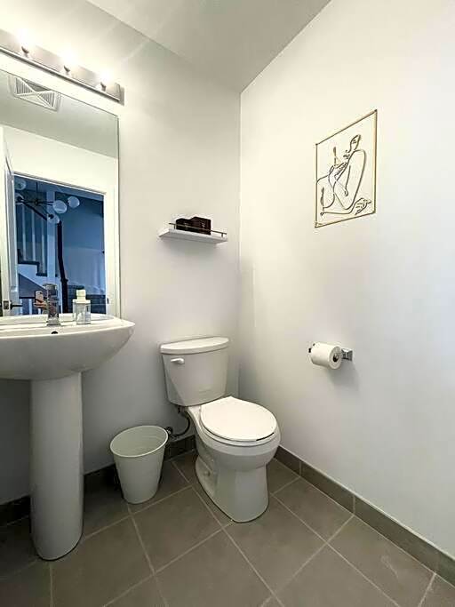 Luxury 3BR home with free parking, full kitchen in Stouffville Markham