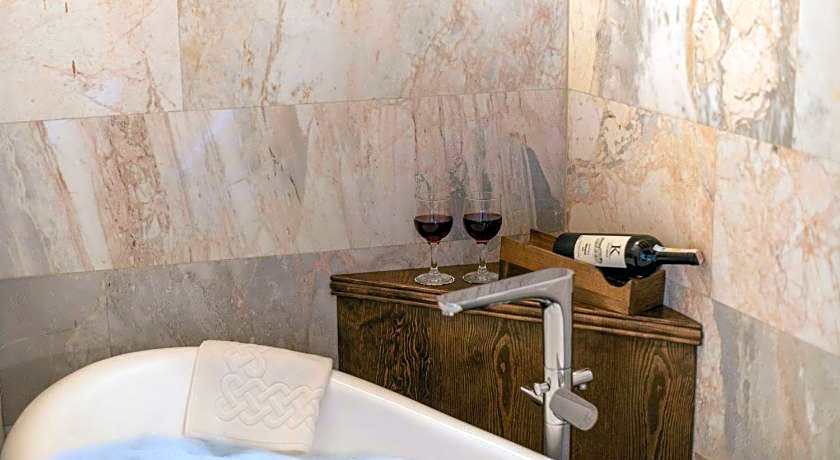 Foremanson Cave Hotel