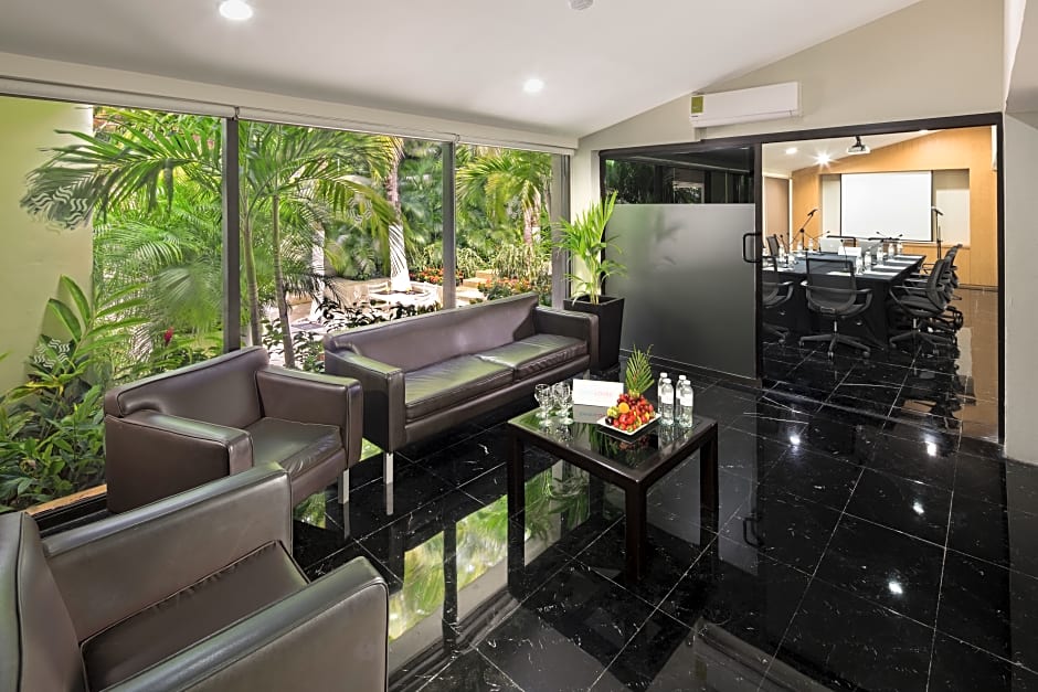 Oh! The Urban Oasis - Adults only