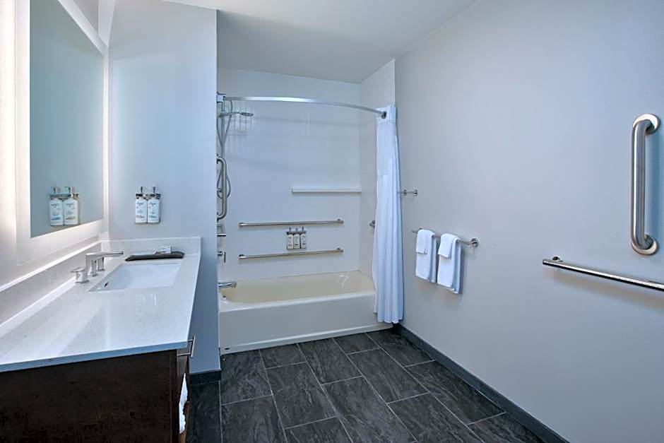 Staybridge Suites Ames By IHG