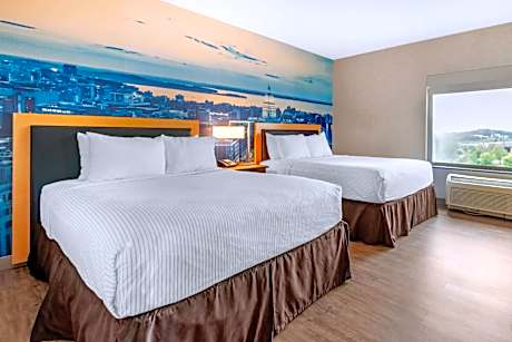 Queen Suite with Two Queen Beds and Sofa Bed - Non-Smoking