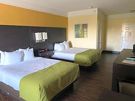 Queen Room with Two Queen Beds - Non Smoking