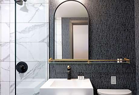 Marilyn Monroe Suite 1 Queen Bed