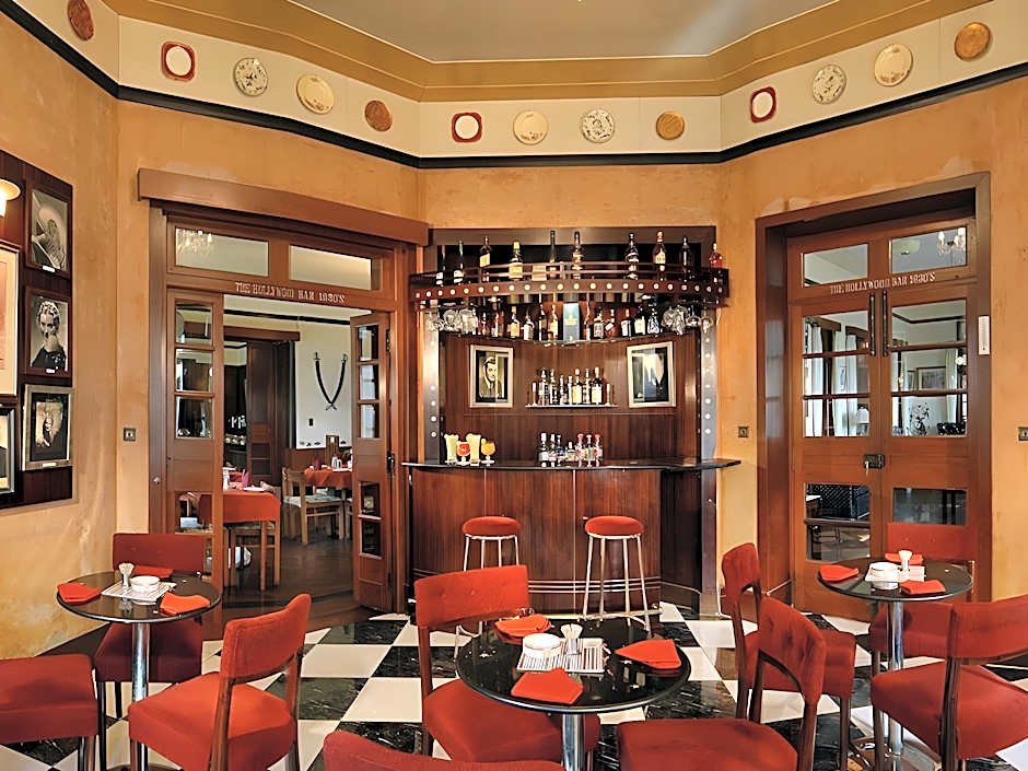 Woodville Palace by Signum