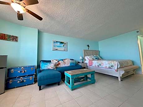Studio Apartment with Sea View
