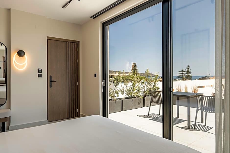 Thelèsi Apartments, 100m from the beach