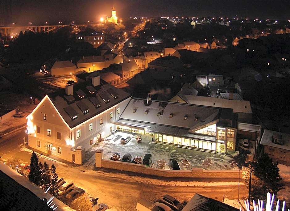 Gizella Hotel and Restaurant