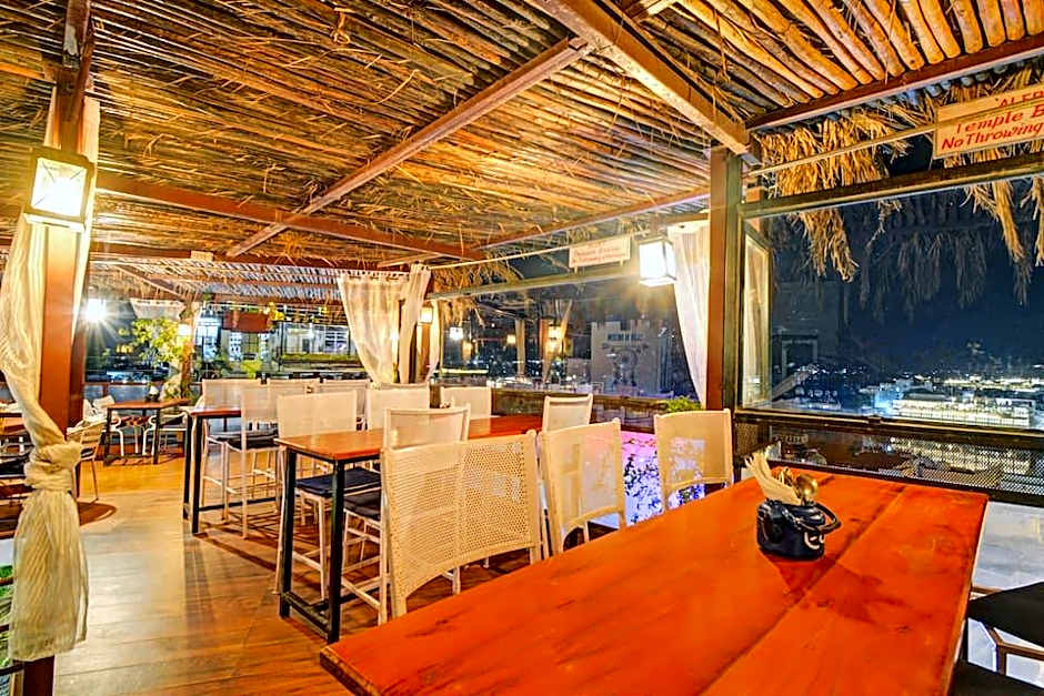 Hotel Udai Niwas - By The Lake