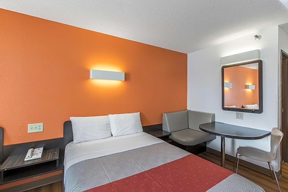 Motel 6 Omaha, NE