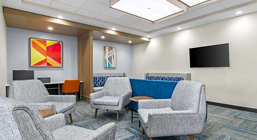 Holiday Inn Express & Suites Joplin Southeast