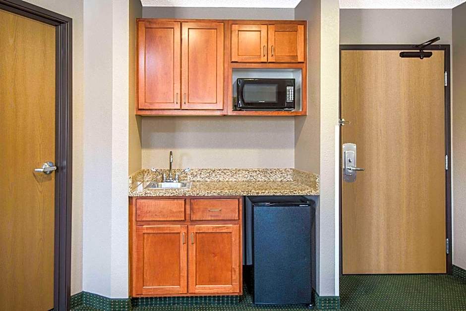 Super 8 by Wyndham Clearfield