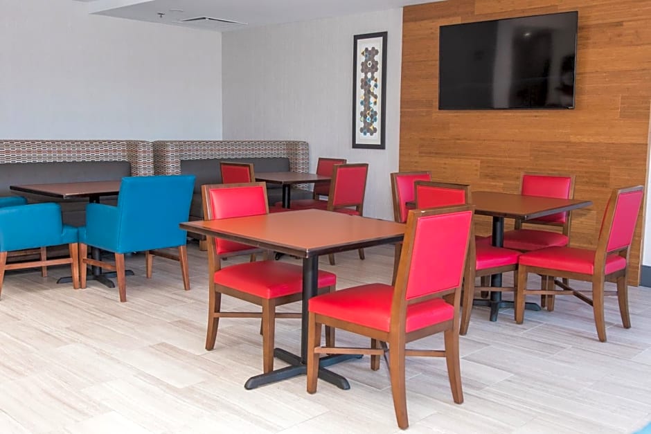 Holiday Inn Express Hotel & Suites Columbia-Fort Jackson, an IHG Hotel